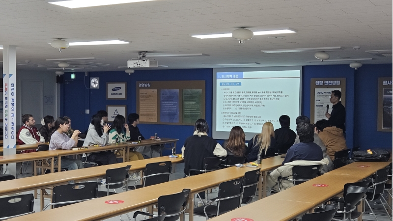 연수구가 인천대학교 유타대학교와의 긴밀한 관·학 협력체계를 바탕으로 도시 분야 인재를 양성하기 위한 도시학교 프로그램을 성공적으로 끝내고 미래 도시 인재 양성의 초석을 다졌다